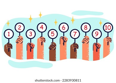 Las manos de los pueblos con un conjunto de placas con números de uno a diez están diseñadas para evaluar los resultados de la competencia. Manos de jueces o árbitros de preguntas y respuestas que emiten sus votos con un resultado numérico justo 