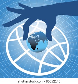 Mano de la persona sosteniendo el planeta Hemisferio Oriental sobre el símbolo del globo y el fondo de la cuadrícula