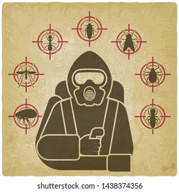 Exterminador de control de plagas en silueta protectora rodeada de iconos de plagas de insectos en fondo vintage