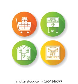 Áreas amigables de mascotas diseño plano largo sombra de los iconos de glifo conjunto. Amigos de cuatro patas dan la bienvenida a tiendas y casas. Los animales domésticos permitían parques y supermercados. Ilustración de color RGB de silueta