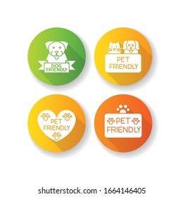 Diseño plano de servicio amigable para mascotas largo sombra de los iconos de glifo conjunto. Salón de belleza para amigos de cuatro patas. Los animales domésticos cuidan, los gatos y los perros permiten zonas. Ilustración de color RGB de silueta
