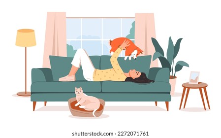 Propietario de una mascota. La chica está tumbada en el sofá con sus mascotas. Un gato y un perro descansan en el sofá con su dueño. Ilustración vectorial plana.