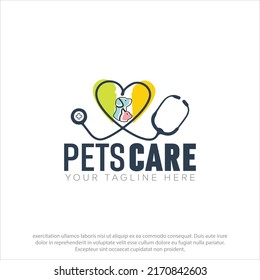 Logotipo de cuidado de mascotas con perro gato y estetoscopio con forma de corazón, Vector de diseño de la plantilla de logotipo de mascotas