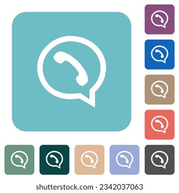 teléfono en la burbuja de chat contorno iconos planos blancos en fondo cuadrado redondeado de color