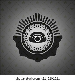 icono del teléfono dentro de la insignia negra. 