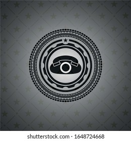 Telefonsymbol innerhalb eines realistischen schwarzen Emblems