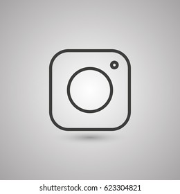 Ilustração vetorial do ícone da câmera fotográfica. Símbolo linear com contorno fino. A espessura é editada. Estilo minimalista.