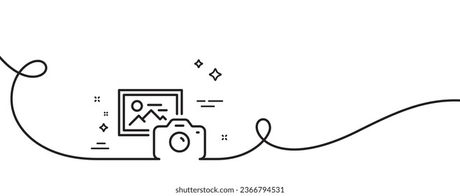 Icono de la línea de la cámara fotográfica. Una línea continua con curl. Cartel fotográfico de la imagen. símbolo de marcador de posición de imagen. Cinta de esquema simple de la cámara fotográfica. Patrón de curva de bucle. Vector