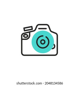 Icono de la línea de la cámara fotográfica. signo de estilo lineal para concepto móvil y diseño web. Icono vector de contorno de cámara DSLR. Símbolo, ilustración del logotipo. Gráficos vectoriales