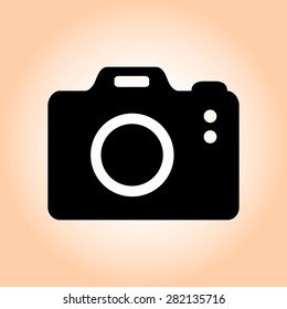 Photo camera simbol. DSLR camera sign icon. Digital camera. Flat design style. 