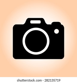 Photo camera simbol. DSLR camera sign icon. Digital camera. Flat design style. 