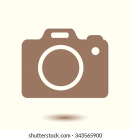 Photo camera simbol. DSLR camera sign icon. Digital camera. Flat design style. 