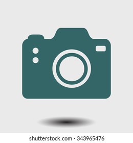 Photo camera simbol. DSLR camera sign icon. Digital camera. Flat design style. 