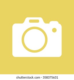 Photo camera simbol. DSLR camera sign icon. Digital camera. Flat design style. 