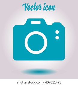 Photo camera simbol. DSLR camera sign icon. Digital camera. Flat design style. 