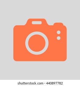 Photo camera simbol. DSLR camera sign icon. Digital camera. Flat design style. 