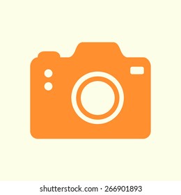 Photo camera symbol. DSLR camera sign icon. Digital camera. Flat design style. 