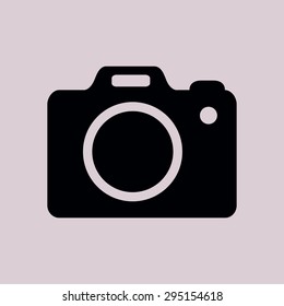 Photo camera symbol. DSLR camera sign icon. Digital camera. Flat design style. 