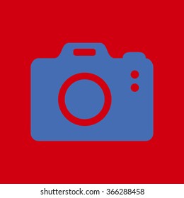 Photo camera symbol. DSLR camera sign icon. Digital camera. Flat design style. 