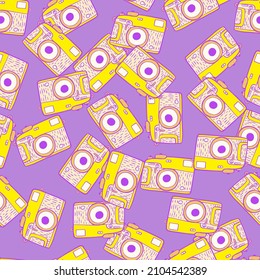 Photo camera vintage seamless pattern. Retro photo cameras design. Repeated texture in doodle style for fabric, wrapping paper, wallpaper, tissue. Vector illustration.