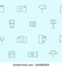 Fondo del equipo fotográfico - Diseño sin fisuras del vector: símbolos mínimos de cámara, flash, lente, trípode, barra y luz para el diseño gráfico