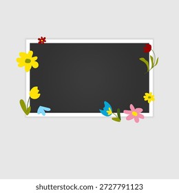 Maqueta del marco de la foto diseñada como sello postal. El marco cuadrado blanco presenta una suave sombra interior y está decorado con encantadoras flores silvestres dibujadas a mano. Perfecto para scrapbooking, tarjetas de felicitación de temporada, superposiciones de fotos románticas y publicaciones de redes sociales de temática floral