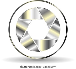 photo lens with metallic elements