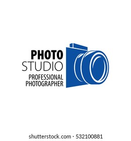 A photographer camera logo