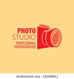 A photographer camera logo