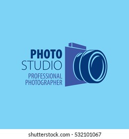 A photographer camera logo