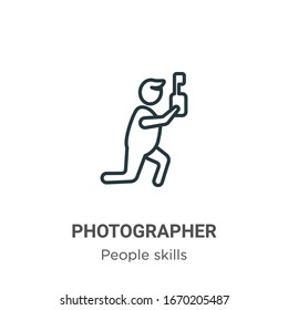 Icono de vector de contorno del fotógrafo. Icono de fotógrafo negro de línea delgada, ilustración de elemento simple vector plano de personas editables concepto de habilidades aisladas de golpe en fondo blanco