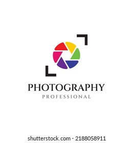 Photography camera logo, lens camera shutter, digital, line, professional, elegant and modern. The logo can be used for studios, photography and other businesses.