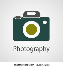 Photography icon with green photo camera on white.