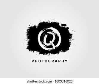 Photography letter Q logo design concept template. Rusty Vintage Camera Logo Icon.