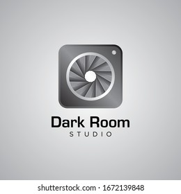 Plantilla de diseño del logotipo de fotografía. Icono de degradado de cámara. Logo creativo para fotógrafos. Icono de obturador de cámara. Símbolo negro y blanco para estudio fotográfico - vector