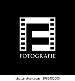 plantilla vectorial de icono de logotipo fotográfico con letra F al principio y cinta de fotografía clásica