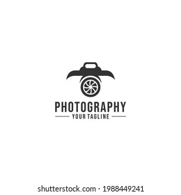 photography logo with simple and easy to recognize camera illustration