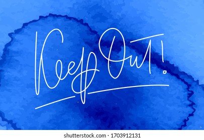 Frase "¡Fuera!". Caligrafía moderna manuscrita. Elegante y elegante. Inscripción para postales, afiches, artículos, comics, caricaturas. Caligrafía vectorial sobre fondo de color azul. 