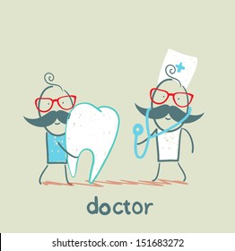 physician and the patient with a sore tooth