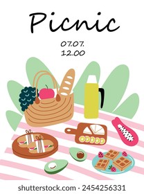 Tarjeta de invitación de picnic, composición de dibujos animados con manta y cesta de mimbre, escenario de glamping, Plantilla de postal con espacio de copia, arreglo de Vector con comida de picnic, bocadillos, fruta, Anuncio de verano