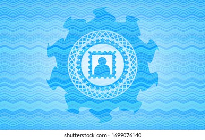 icono de imagen en el fondo de la placa azul claro.