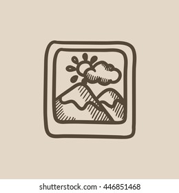 Icono de esbozo del vector de imagen aislado en el fondo. Icono de imagen dibujado a mano. Icono de esbozo de imagen para infografía, sitio web o aplicación.