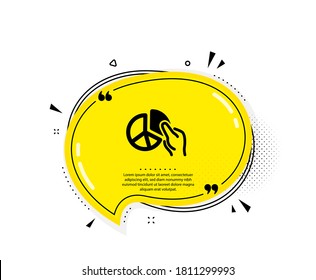 Icono de gráfico circular. Burbuja del discurso de citas. Signo de gráfica de presentación. Símbolo de análisis de mercado. Marcas de citado. Icono de gráfico circular clásico. Vector