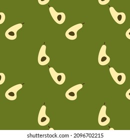 Un trozo de aguacate sin fisuras. Fondo verde. Patrón de frutas.