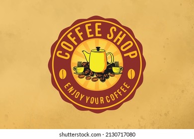 Montaje de la pila de grano de café y el logo de la olla de té Dibujo aislado en fondo blanco