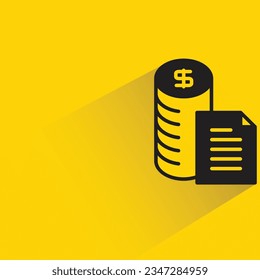 pila de monedas en dólares y documento con sombra sobre fondo amarillo