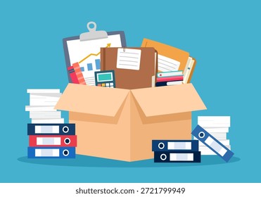 Pila de carpetas de archivos y documentos de papel, cosas de papel de oficina desorganizado.