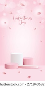 Fondo rosado del día de San Valentín con la exhibición elegante del podio, la luz suave del bokeh y los pétalos de rosa que caen, escena romántica de la maqueta para la presentación del producto y diseño del tema del amor.