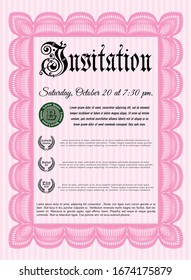 Invitación rosa. Diseño de patrón de dinero. Con patrón guilloche y fondo. Detallado. 