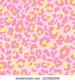 Pink leopard seamless pattern in 80s-90s style. Exotic animal background.